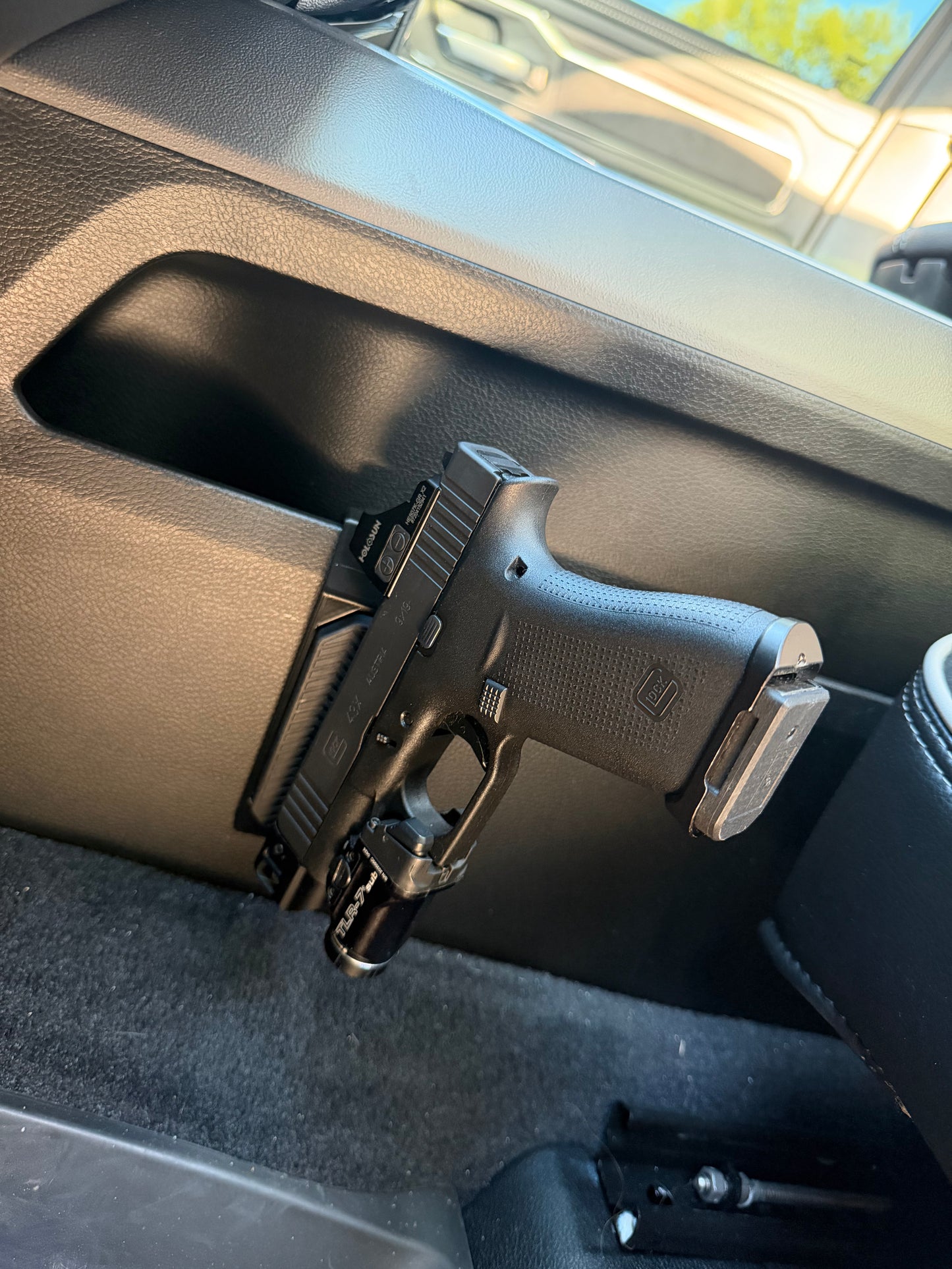 Magnet Vehicle Mount Universal fit