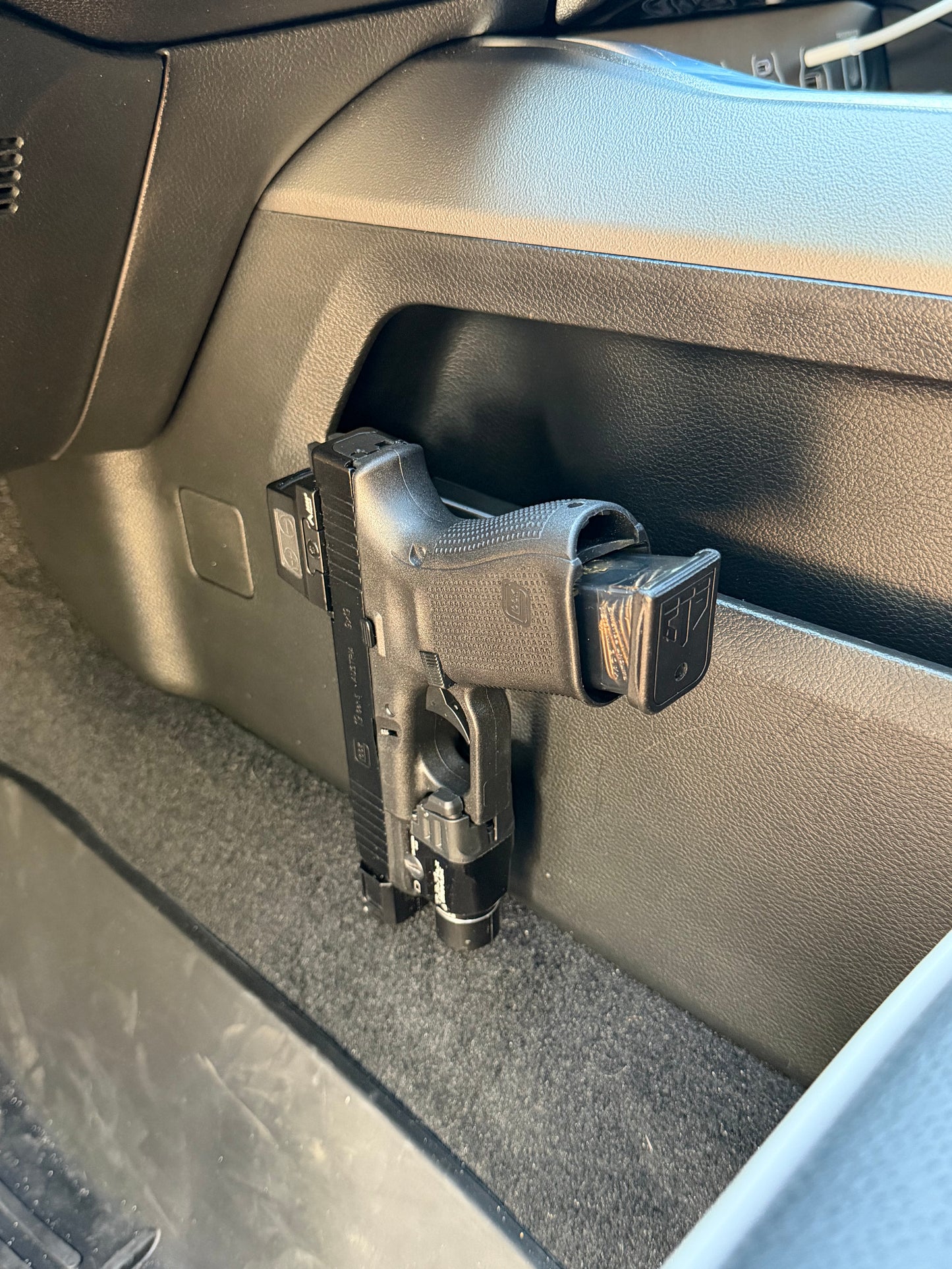Magnet Vehicle Mount Universal fit
